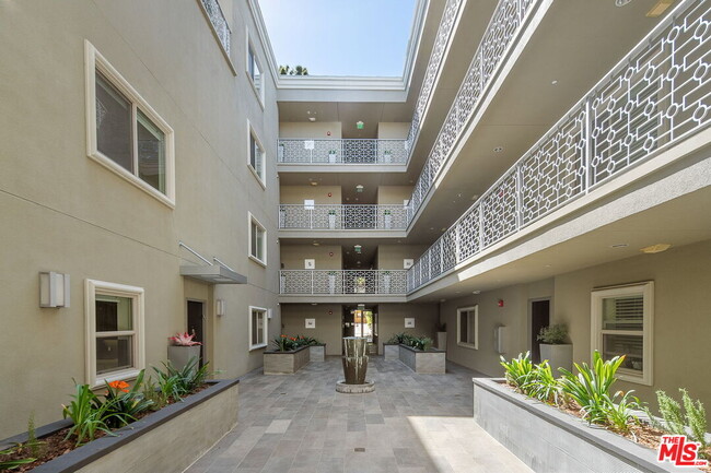 Building Photo - 11023 Fruitland Dr