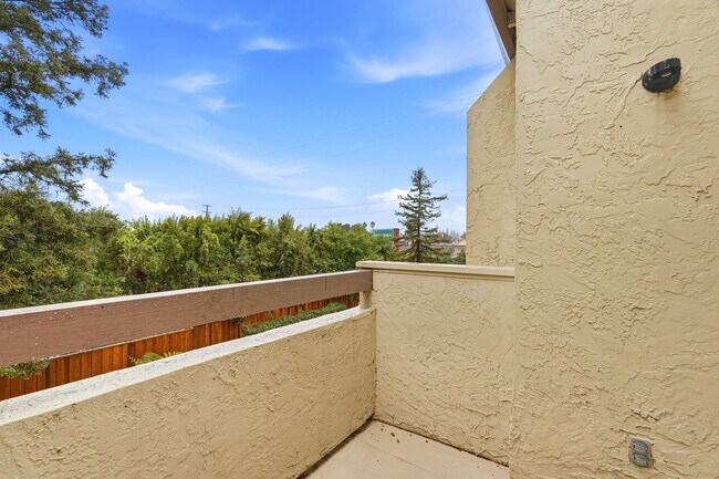 Building Photo - 1688 Branham Park Pl