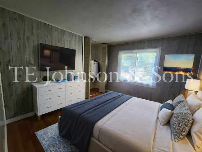 Building Photo - 3 Bed Home Situated near Hwy. 311 & Local Golf Course