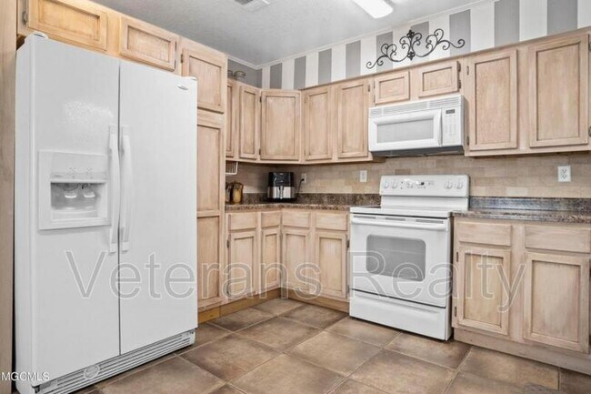 Building Photo - 313 Seal Ave