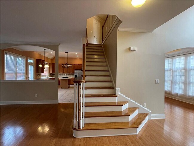 Building Photo - 245 Gladeside Path