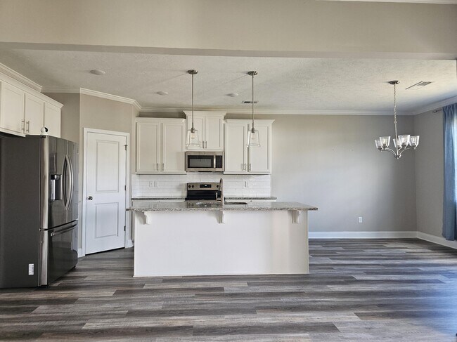 Building Photo - 710 Navan Ln