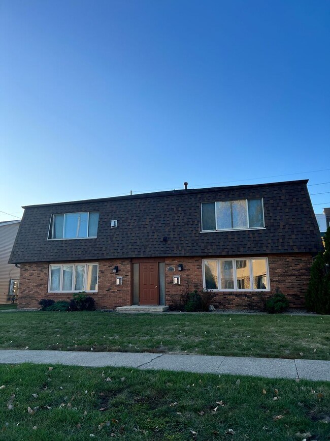 Building Photo - 4010 Westover Rd SE