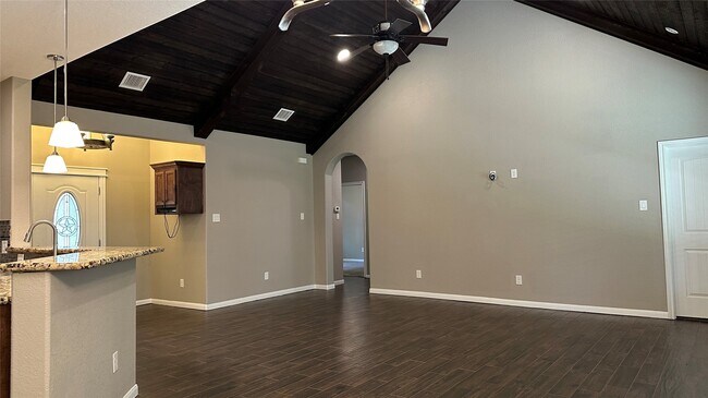 Building Photo - 25221 Armagh Rd