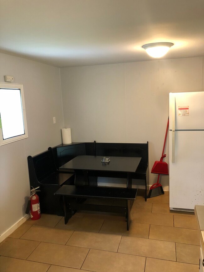 Dining area - 3507 Reichert Rd