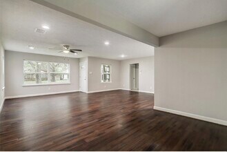 Building Photo - 4627 Maple St