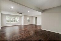 Building Photo - 4627 Maple St