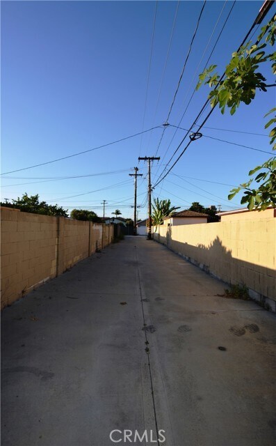 Building Photo - 18328 Devlin Ave