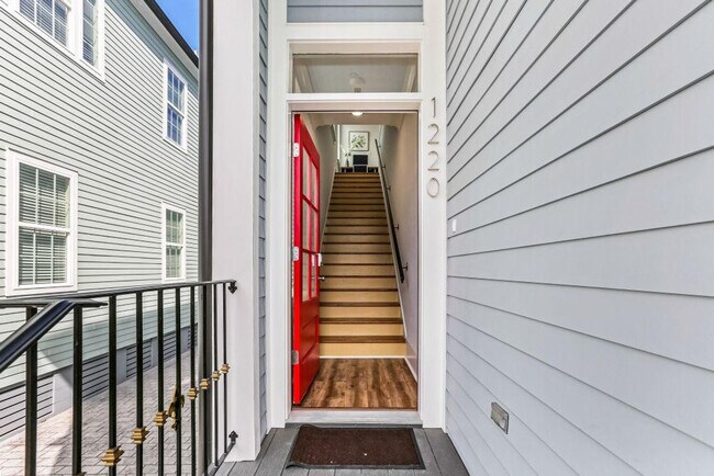 Building Photo - 1220 Carondelet St