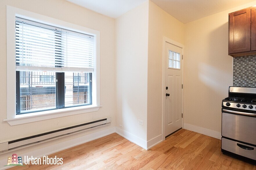 Building Photo - 3731 N Pine Grove Ave