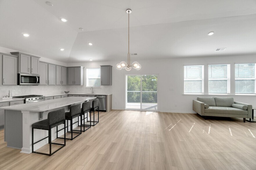 Building Photo - 12129 Rowan Hill Dr