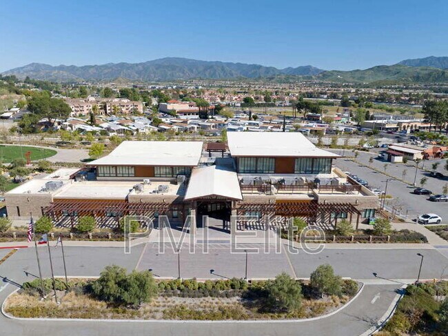 Building Photo - 18182 W Sundowner Way