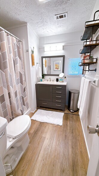 #2 Bathroom/Shower - 10603 Thomaswood Ln