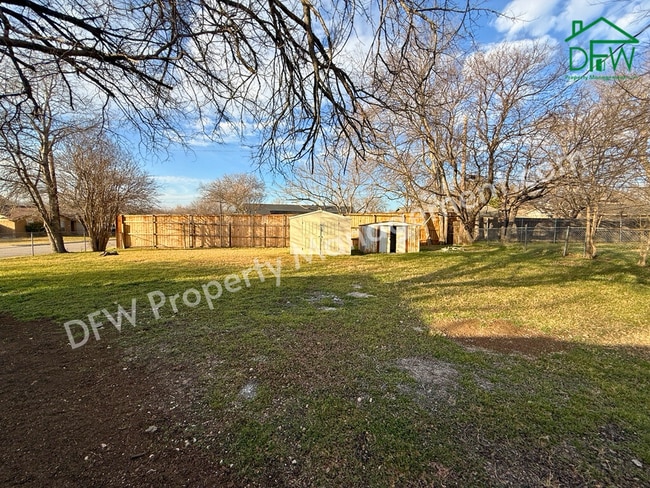 Building Photo - Beautifully Renovated 4-Bedroom Home with Large Backyard in Watauga!