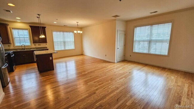 Building Photo - 208 Canter Ct