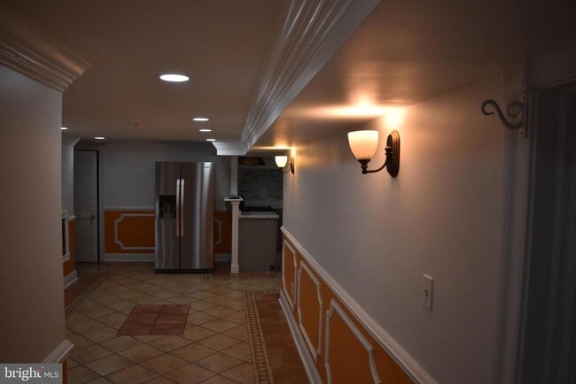 Building Photo - 6308 Joslyn Pl