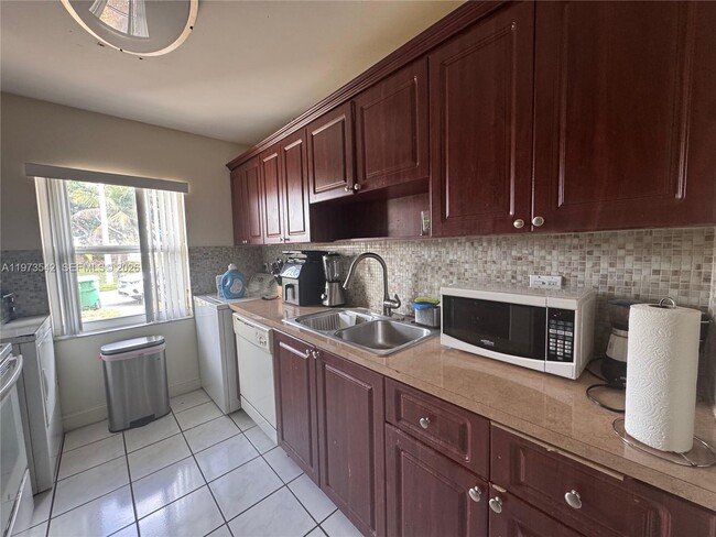 Building Photo - 5252 SW 139th Pl