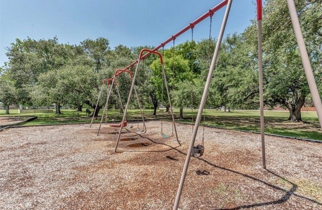 Building Photo - 1808 Dolphin Dr