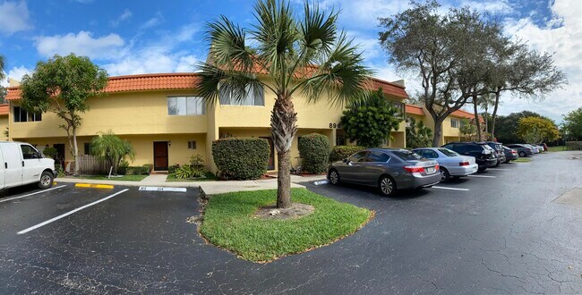 Building Photo - 896 SW 9th St Cir