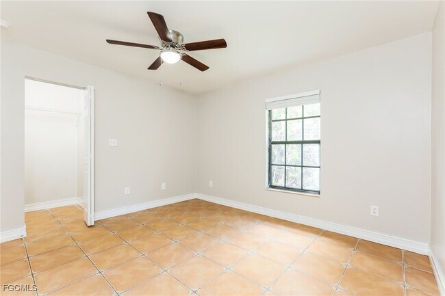 Building Photo - 717 Little Rock St E