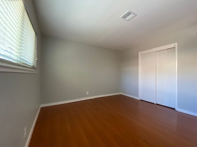 Building Photo - Charming 2-bedroom, 1-bath, 800 sq. ft. du...