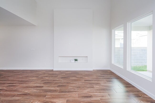 Building Photo - 7525 Cresta Bella St