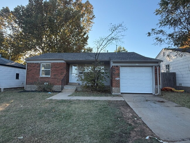 Primary Photo - 3 Bed Home in Midwest City