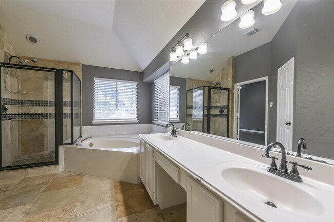 Building Photo - 2509 S Mission Cir