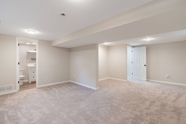 Building Photo - $1,895 | 2 Bedroom, 2 Bathroom House | Pet...