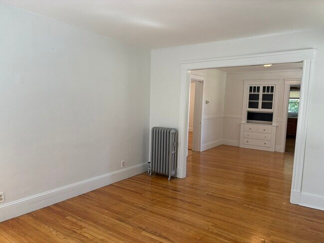 Building Photo - 541 School St