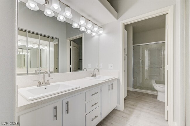 Building Photo - 1900 N Torrey Pines Dr