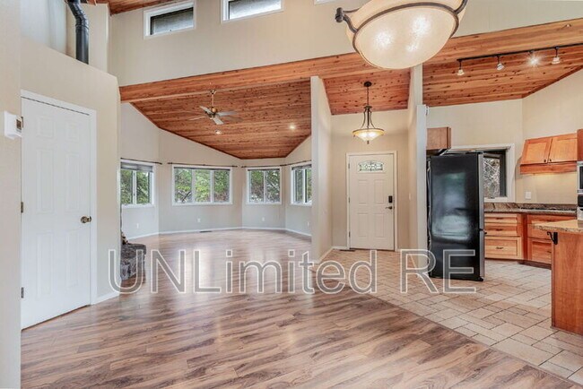 Building Photo - 4154 E Broken Rock Loop