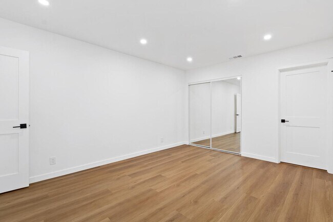Building Photo - BEAUTIFUL CORNER HOUSE IN THE HEART OF VAL...