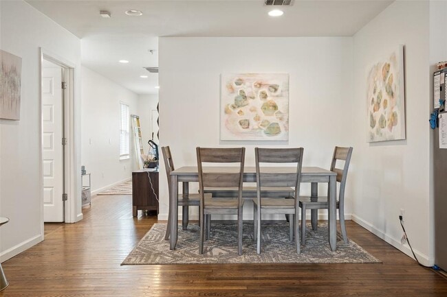 Building Photo - 3504 Speedway