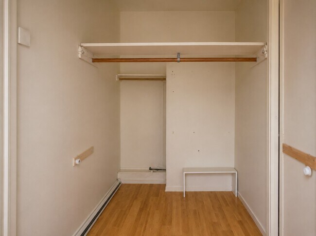 Building Photo - 7913 Grove Ridge Dr