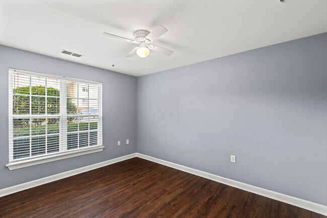 Building Photo - 2820 Bloomfield Ln