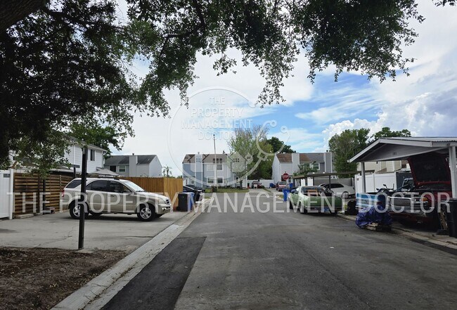 Building Photo - MOVE IN SPECIAL - 4BR/2.5BA Tampa Home | Dual Kitchen Areas, Private Bedroom & Fresh Updates