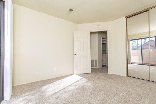 Building Photo - Highly Desirable 3 bedroom / 3 bath Cul-de...