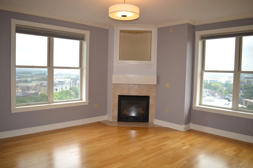 Building Photo - 360 W Washington Ave