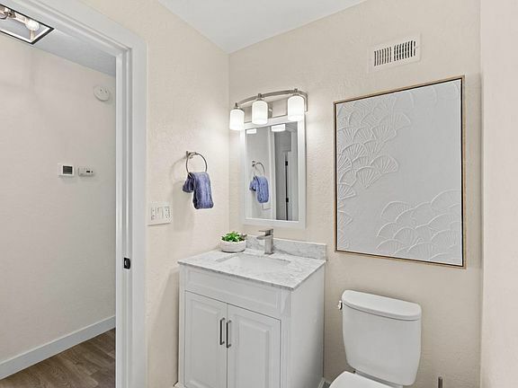 Building Photo - 4000 Rio Rd