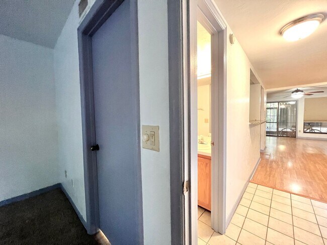 Building Photo - Updated 3 Bedroom, 3 Bathroom Townhome in Rockwood Villas!