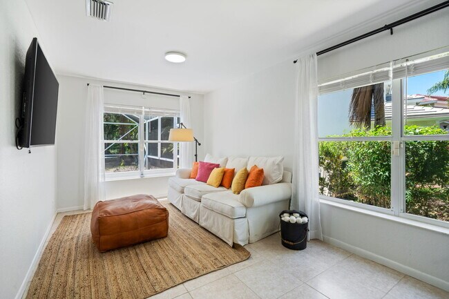 Building Photo - 1527 S Club Dr