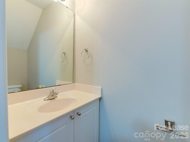 Building Photo - 1224 Green Oaks Ln