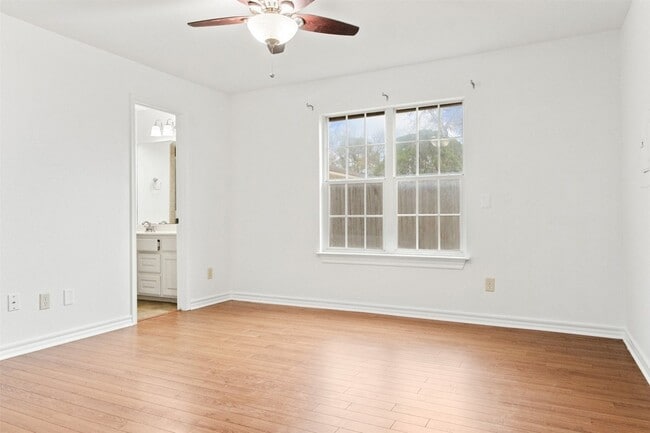 Building Photo - 611 Field St