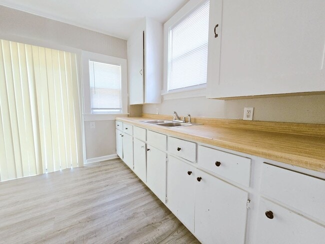 Building Photo - 917 Sancome Ave