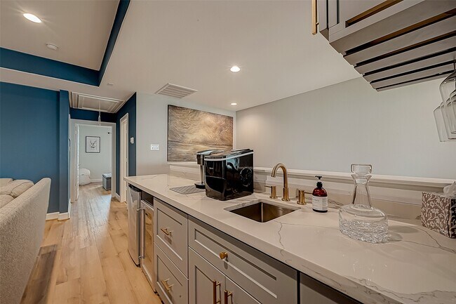 Building Photo - 909-A W 35th St