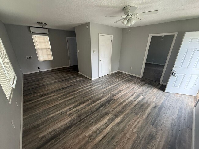 Building Photo - 1 Bedroom 1 bathroom house in North Lubbock!