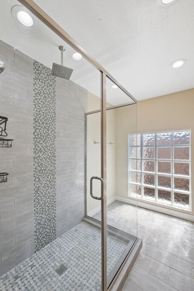 Building Photo - 13222 N 1st Ave