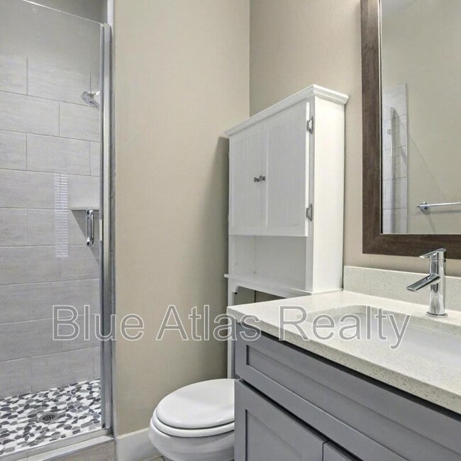 Building Photo - 728 N Plano Rd