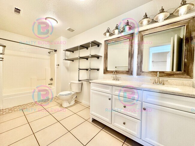 Building Photo - 9685 Canyon Meadows Dr